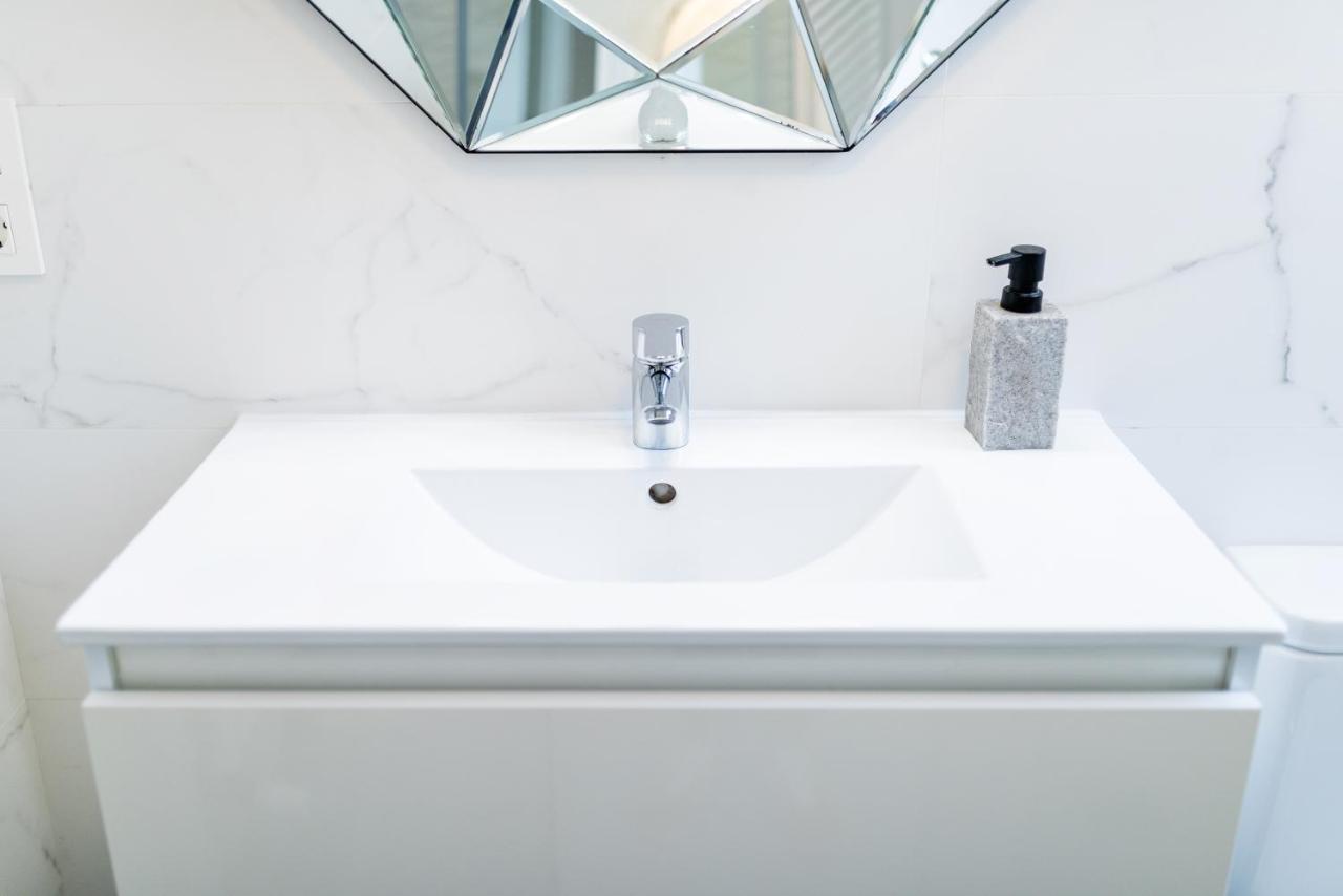 Elegante Y Centrico Alojamiento En Granada Apartment Luaran gambar